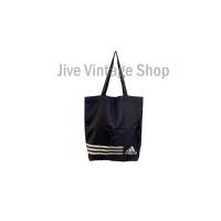 ราคา Adidas กระเป๋าผ้า polyester สะพายไหล่แบรนด์แท้ น้ำหนักเบา ทรง tote bag ใส่ A4 ได้ พิมพ์ลายสีขาว มือสองสภาพดีตู้ญี่ปุ่น (44957097348)