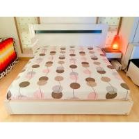 ราคา ผ้าปูที่นอนรัดมุม (แบบหนา) ขนาด 6ฟุต สีขาวครีมลายวงกลมกราฟฟิกหลากสี (สภาพใหม่) มือสองสภาพดี สินค้าญี่ปุ่น-เกาหลีแท้ (22145266422)