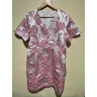ราคา เดรส ออกงานผู้หญิง สีชมพูลายดอก มือสอง สาวอวบ [ตำหนิขาดขอบเอว] (23447407922)