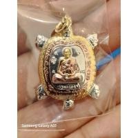 ราคา เหรียญพญาเต่า หลวงปู่หลิว รุ่นเงินเฟื่องฟู ปี 2558 (53953841595)