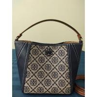 ราคา TORY BURCH SMALL T MONOGRAM MCGRAW BUCKET BAG กระเป๋าสะพาย วัสดุหนังผสมผ้าJacquard น้ำหนักเบา (28864623252)