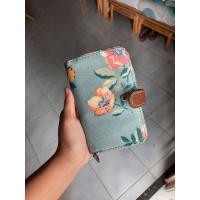 ราคา Authentic Cath Kidston Bi-fold Floral Blue Leather purse (21380121481)