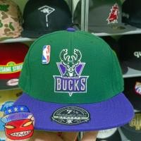 ราคา หมวก Mitchell & Ness "Milwaukee Bucks" เข้ารูป 71⁄2 (24762941890)