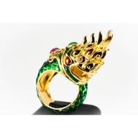 ราคา (R64 ชื่อแบบ "กันเกรา") : แหวนองค์พญานาคประทานทรัพย์ประดับอัญมณีพลอยทับทิมและมรกตลงยาถมทอง ประดับเพชรแท้ (1239429093)