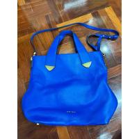 ราคา ส่งต่อกระเป๋าหนังสีน้ำเงิน Coccinelle แท้ ใส่โน้ตบุ๊กได้ 3500 จาก 8900 (25072371320)