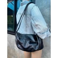 ราคา กระเป๋าสะพายข้างหนังนิ่มสีดำทรงเกี๊ยวมือสอง (41003946196)