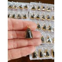 ราคา จี้หลวงปู่ทวดเนื้อว่าน เลี่ยมกรอบ90% กรอบตัดลายกันน้ำสวยมากๆค่ะ (27600917108)