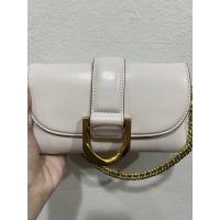 ราคา กระเป๋า Charles & Keith สีขาว (14487671565)