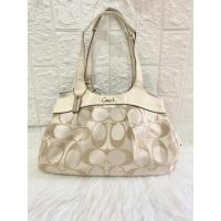 ราคา Coach แท้ 100% หนังสีขาวสวย ลายผ้าcoachสีทอง (14624194989)