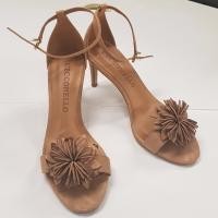 ราคา รองเท้าส้นสูง Cecconello สีครีมหนังกลับ **มือสอง** สภาพดีมาก (2276580807)