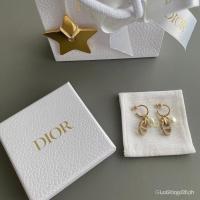 ราคา ต่างหูเกี่ยวหู DIOR ประดับเพชรและมุกเต็มเม็ด (56857925520)