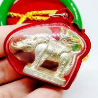 ราคา พญาหมูป่าเขี้ยวเพชร กะไหล่เงิน รุ่นขุมทรัพย์เขี้ยวแก้ว หลวงปู่กาหลงเขี้ยวแก้ว วัดเขาแหลม เลี่ยมกรอบกันน้ำอย่างดี หลวงปู่ (14868825845)
