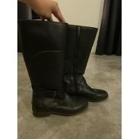 ราคา มือสอง-ส่งฟรี- UGG ของแท้100% สภาพดีมาก ใช้งานน้อย - รองเท้าบู๊ทน่อง กันหนาว นุ่มสบาย เบอร์ 37 (5529186902)