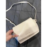 ราคา Charles and keith ทรงตารางสีครีมชมพู สะอาด (22521481849)