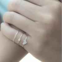 ราคา แหวนนิ้วก้อย แหวนเงินแท้ 925 silver jewelry แหวนมินิมอล ประดับเพชร CZ (10067340840)