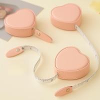 ราคา สีชมพูรูปหัวใจมินิอัตโนมัติเรทหดนุ่มปู่เทปวัด1.5เมตร59นิ้วแบบพกพาสําหรับร่างกายเอวหน้าอกเสื้อผ้าเย็บบ้านตัดเสื้อ (43404516152)