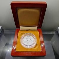 ราคา เหรียญเงินรมดำพ่นทรายพิเศษ ที่ระลึกมหามงคลเฉลิมพระชนมพรรษา 7 รอบ ในหลวง รัชกาลที่9 พ.ศ.2554 พร้อมกล่อง (56957694652)