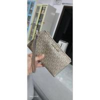 ราคา Mk - Michael Kors + Card มือ2️⃣ของแท้ คล้องมือ 2 ซิป / คล้องแขน / คล้องมือ / ใส่บัตร / ใส่เหรียญ/ใส่่เงิน (29384053282)