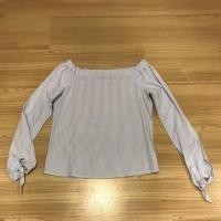 ราคา เสื้อปาดไหล่ ลายทางสีฟ้าขาว มีโบว์ปลายแขนน่ารักๆ ใส่เที่ยวชิลๆ (906062345)