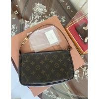 ราคา Louis Vuitton Pochette Monogram ของแท้มือสอง (5282759927)
