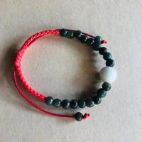 ราคา สร้อยข้อมือถัก ประดับหยกมงคล หยกเขียวนำโชค เชือกเทียนสีแดง ปรับขนาดได้ (10773583857)