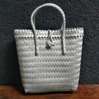 ราคา กระเป๋าสานพลาสติกสีเงิน (9728263292)
