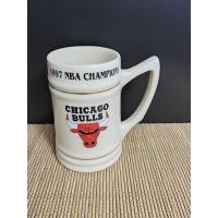 ราคา แก้วเบียร์เซรามิก (ceramic stein) ที่ระลึกแชมป์ NBA ปี 1997 ของทีม Chicago Bulls (46504728329)