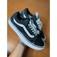 ราคา Vans สีดำหนอนขาว ไซร้ 39/25 มือสองของแท้ (44112109429)