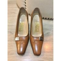 ราคา รองเท้า ferragamo แท้ 100 size 35 (20871199102)