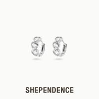 ราคา SHEPENDENCE ต่างหูห่วง Huggie คริสตัลรูปหัวใจ Luxe Valentina สีเงิน S925 (26192481106)