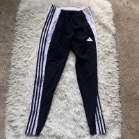 ราคา กางเกงวอร์มขายาวแถบขาวดำแบรนด์ adidas ป้ายติดไซต์Mของแท้ 100% (46156347446)