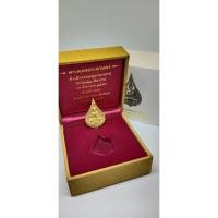 ราคา เหรียญพระประธานวัดร่องขุ่น เนื้อทองเหลืองพ่นทราย ผลงานท่านอาจารย์เฉลิมชัย โฆษิตพิพัฒน์ หมายเลข 6366 (3296816838)