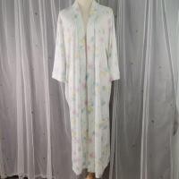 ราคา เสื้อคลุมสีขาวลายดอกไม้ ฟรีไซส์​ แบรนด์​ Carriage Court (มือสอง) (15639675762)