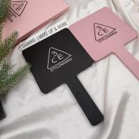 ราคา (แท้/พร้อมส่ง) 3CE กระจกมือถือ กระจกแต่งหน้า กระจก ไซส์ใหญ่ สีดำ สีชมพูนู๊ด SQUARE HAND MIRROR 3CE (9110041158)