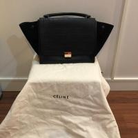 ราคา กระเป๋าแบรนด์เนมมือสอง แบรนด์ celine trapeze ไซต์ใหญ่ (7632320936)