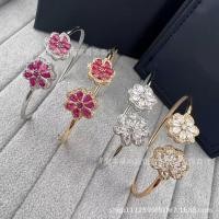 ราคา สร้อยข้อมือPEAR-shaped เพชรสังเคราะห์ ออกแบบเป็นลายดอกไม้ มีการตกแต่งด้วยพลอยทับทิม ทำจากทองคำแท้ สำหรับสตรี (48507253480)