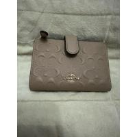 ราคา กระเป๋าสตางค์ coach สีน้ำตาล ลาย c นูน (56251979840)