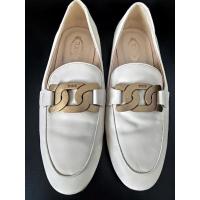 ราคา TOD'S รองเท้าผู้หญิง หนังแท้ ทรง Loafers Made in Italy มือสองของแท้ 100% size 38/24 (16824647422)