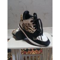 ราคา GUESS รองเท้าผ้าใบส้นเตารีด (25474758396)