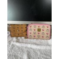 ราคา MCM แท้มือสอง กระเป๋าสตางค์ใบสั้น เอ็มซีเอ็ม สีออริ และสีชมพู สภาพดี ไม่มีปริแตก แบรนด์เนมแท้มือสอง (10969257963)