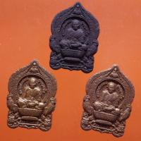 ราคา 3 องค์ พระผงนั่งพาน หลวงพ่อพัฒน์ วัดห้วยด้วน......ชบ67 (41118747187)