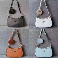 ราคา GUESS Fashion Crescent Bag with Detachable Mini Pouch กระเป๋าสะพายข้างอเนกประสงค์สําหรับทุกวัน VG841618 (56156854252)