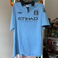 ราคา เสื้อบอลมือสองแท้ เสื้อฟุตบอล เสื้อบอลแท้ เสื้อบอล เสื้อเเมนซิตี้ Manchester City Home 2012/13 (43854214765)