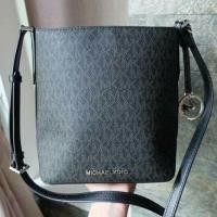 ราคา MICHAEL KORS MK LOGO KIMBERLY SMALL BUCKET CROSSBODY BAG (7417317726)