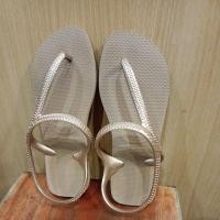 ราคา รองเท้าแตะรัดส้นแบรนด์Havaianasสินค้ามือสองSize35-36 (11279629503)