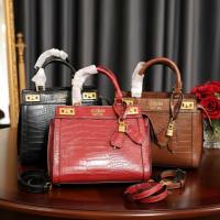 ราคา พร้อมส่ง GUESS​ กระเป๋าทรงถือ-สะพายข้าง​ลายหนังจระเข้ (25568876744)