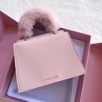 ราคา Charles&Keith​ รุ่น Furry pink งานoutletแท้!!! (4433041293)