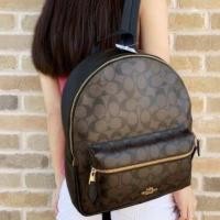 ราคา Coach MEDIUM CHARLIE BACKPACK IN SIGNATURE CANVAS (7613857005)