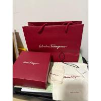 ราคา ถุงกระดาษ+กล่องพร้อมถุงผ้า FERRAGAMO ของแท้100% (24488711806)