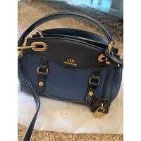 ราคา ส่งต่อ กระเป๋า Lyn Par Amour สีน้ำเงินกรม ของแท้ (22752692109)